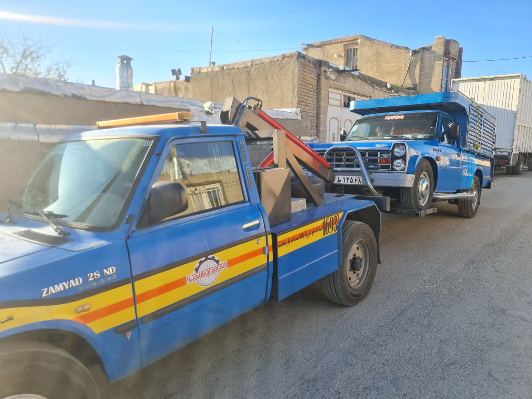 حمل خودرو نیسان دیزل از روستای همه کسی جاده سنندج به همدان با ایراد سوزن